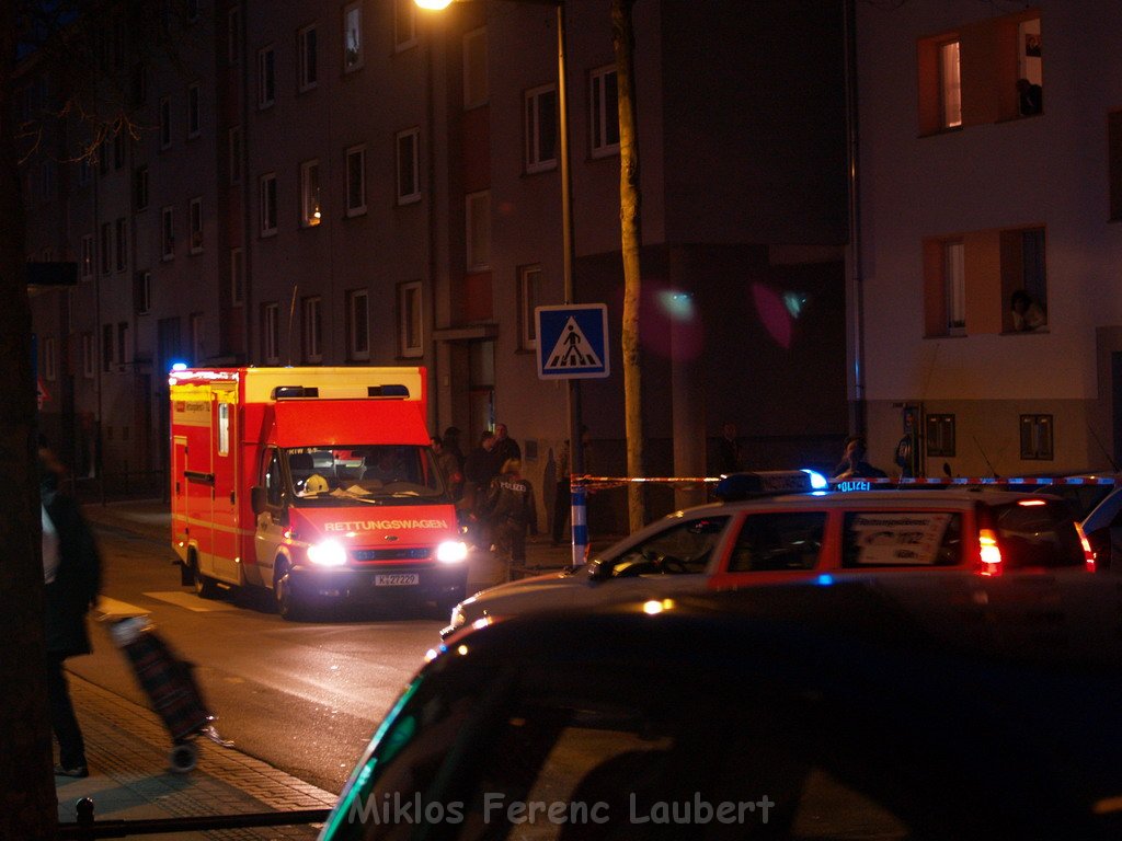 Mann fiel aus Fenster Koeln Hoehenberg OranienstrP06.JPG